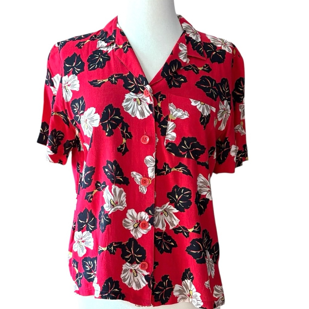 SAG HARBOR Floral Black and Red Button-Up Women's Blouse